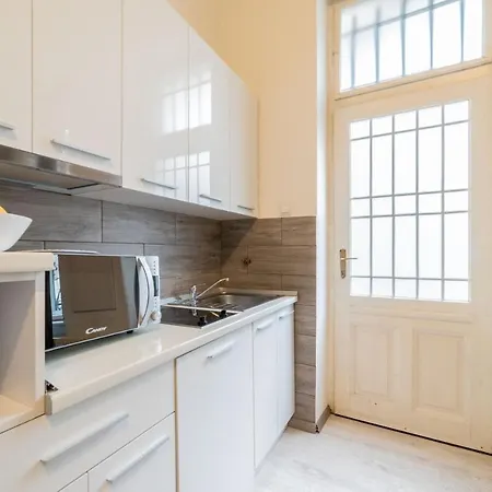Apartment White Central