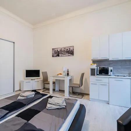 White Central Apartment *